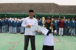 Guru Matematika MAN 1 Kulon Progo Terima Penghargaan Festival Literasi Nasional KYM